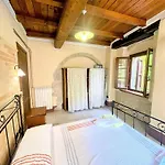 Poolside - Sleeps 24 Вилла Сполето