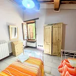 Вилла Poolside - Sleeps 24