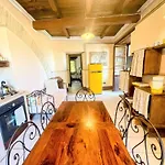 Вилла Poolside - Sleeps 24