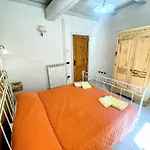 Вилла Poolside - Sleeps 24