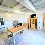 Вилла Poolside - Sleeps 24