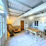 Вилла Poolside - Sleeps 24 *