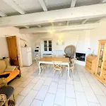 Poolside - Sleeps 24 Вилла