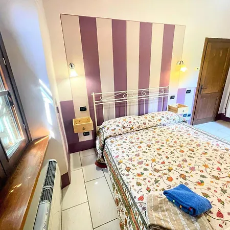 Poolside - Sleeps 24 스폴레토