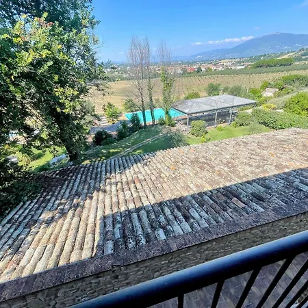 Poolside - Sleeps 24 Spoleto