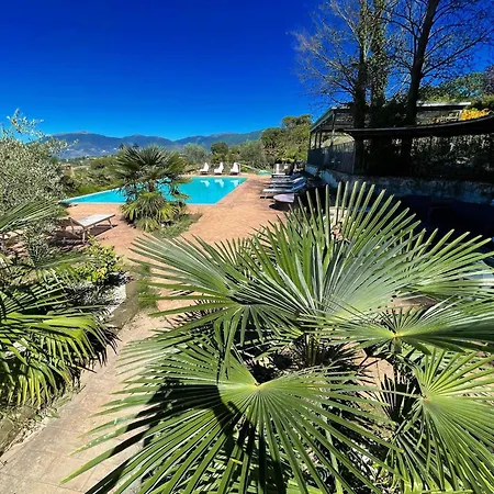 Villa Poolside - Sleeps 24 *