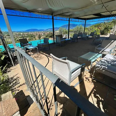 Villa Poolside - Sleeps 24