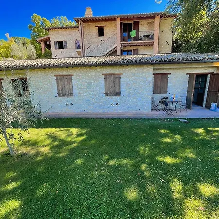 Poolside - Sleeps 24 Spoleto