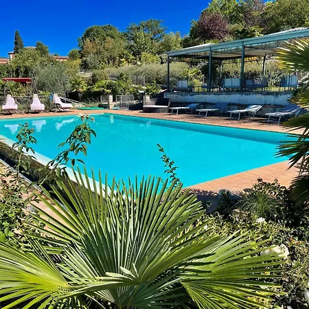 Poolside - Sleeps 24 *