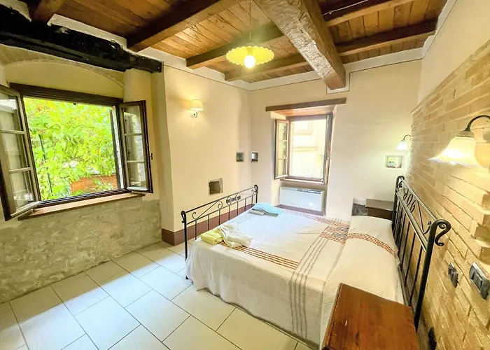 Villa Poolside - Sleeps 24 Spoleto