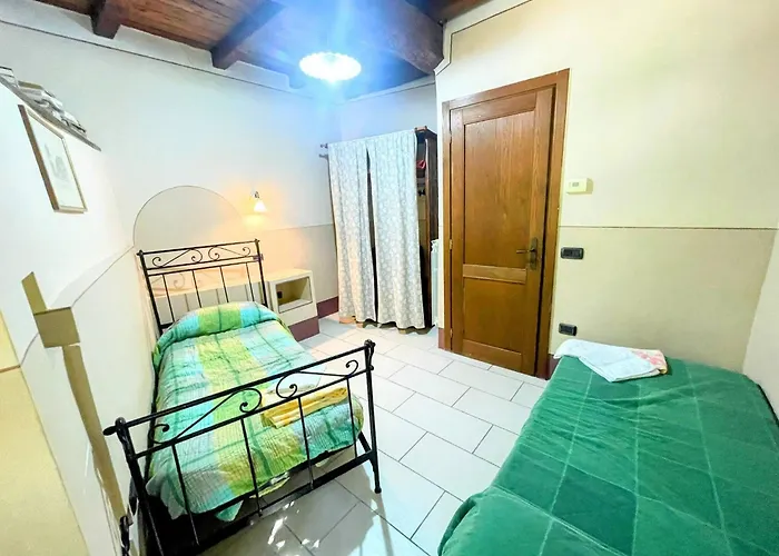 Villa Poolside - Sleeps 24 *