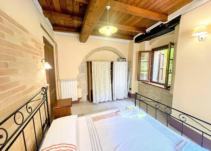 Poolside - Sleeps 24 Villa Spoleto