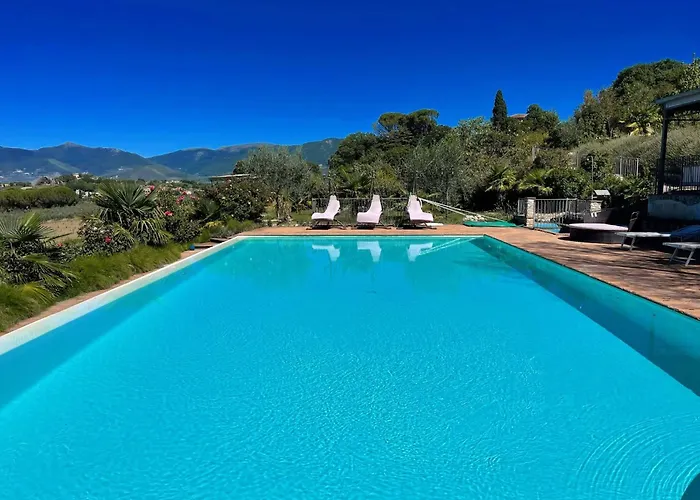 Poolside - Sleeps 24 * Spoleto