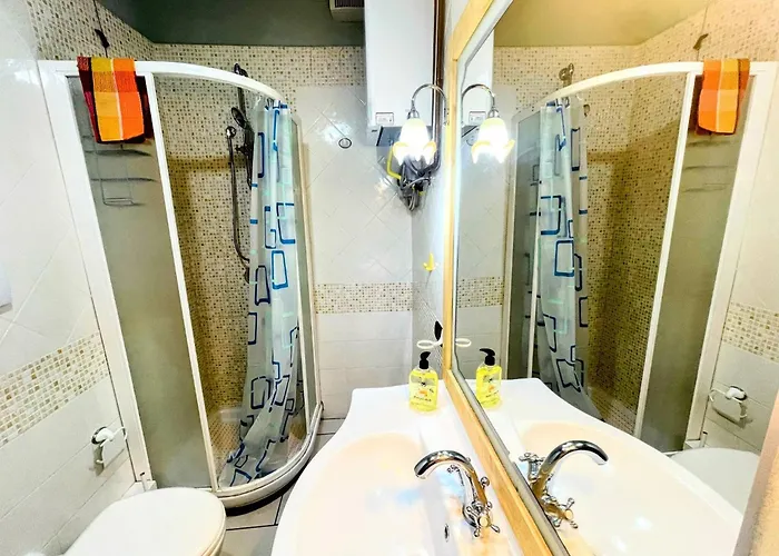 Poolside - Sleeps 24 Villa