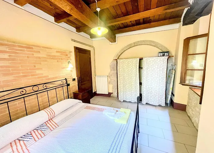 Villa Poolside - Sleeps 24 Spoleto