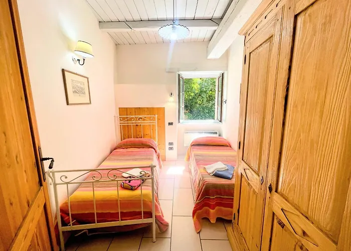 Villa Poolside - Sleeps 24 Spoleto