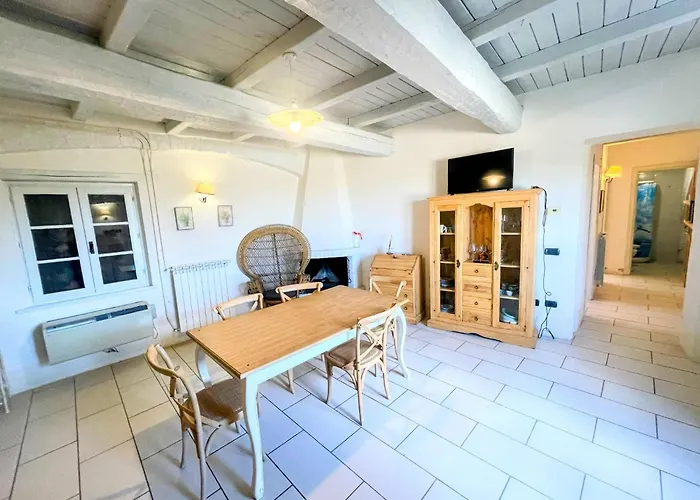 Villa Poolside - Sleeps 24