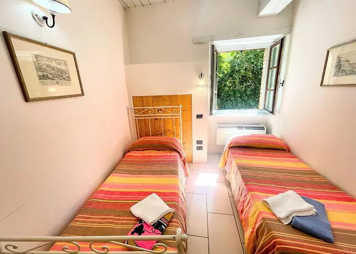 Poolside - Sleeps 24 Villa Spoleto