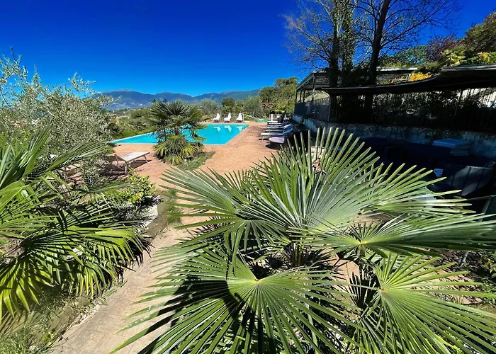 Villa Poolside - Sleeps 24 *