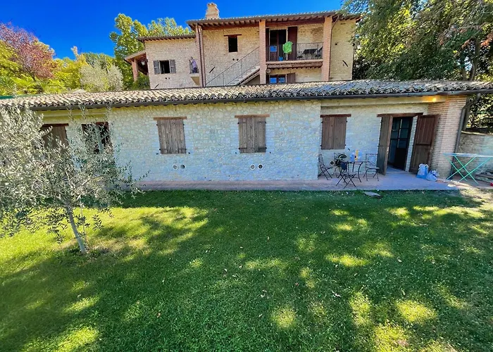 Poolside - Sleeps 24 Spoleto