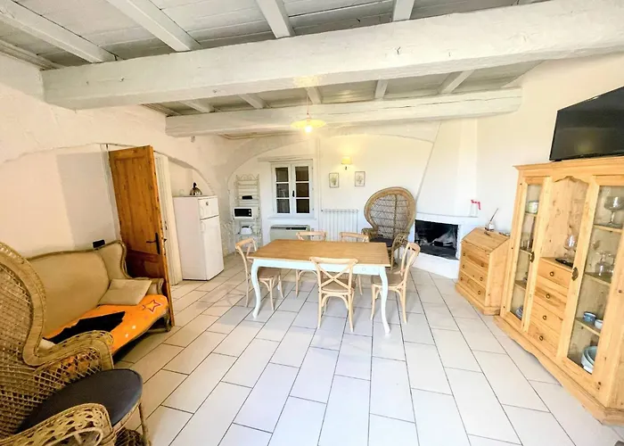 Poolside - Sleeps 24 Villa