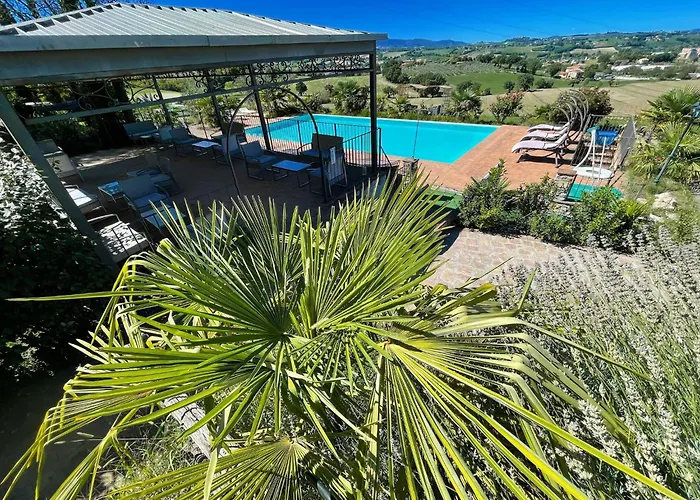 Villa Poolside - Sleeps 24